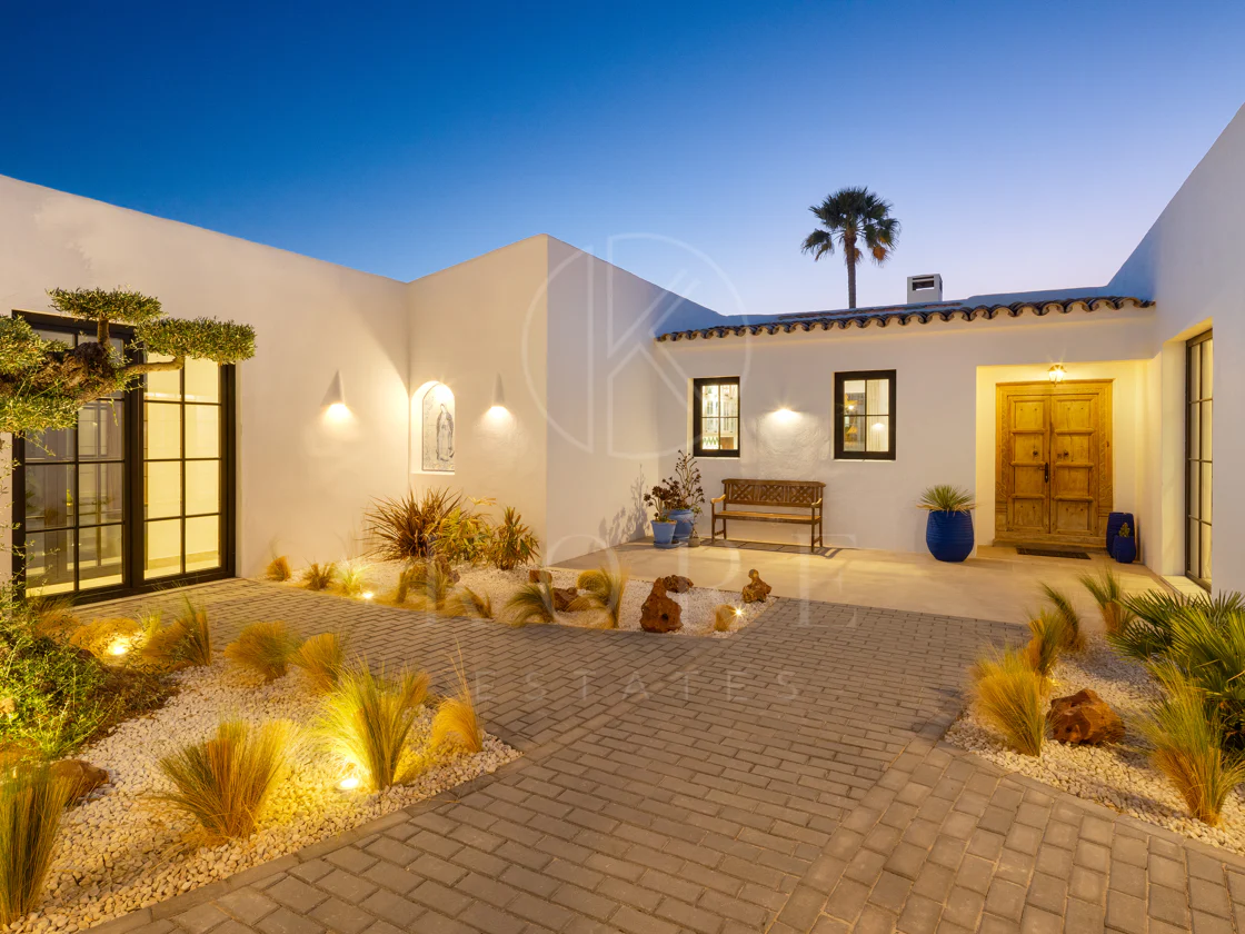 Villa de lujo de 8 dormitorios en Guadalmina Alta, Marbella, con piscina privada