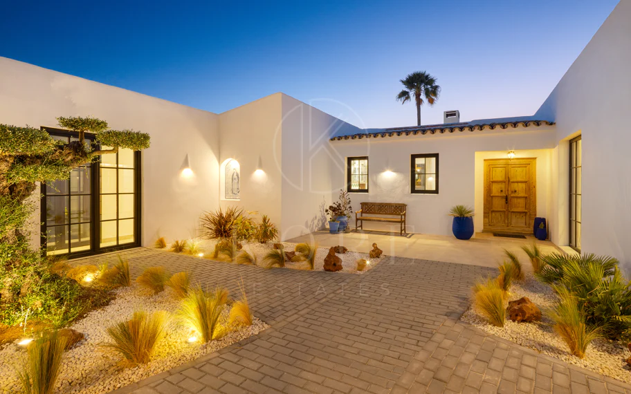 Villa de lujo de 8 dormitorios en Guadalmina Alta, Marbella, con piscina privada