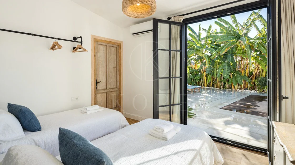 Villa de lujo de 8 dormitorios en Guadalmina Alta, Marbella, con piscina privada