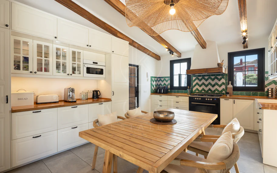 Villa de lujo de 8 dormitorios en Guadalmina Alta, Marbella, con piscina privada