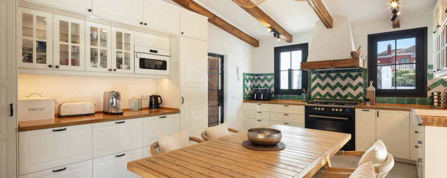 Villa de lujo de 8 dormitorios en Guadalmina Alta, Marbella, con piscina privada