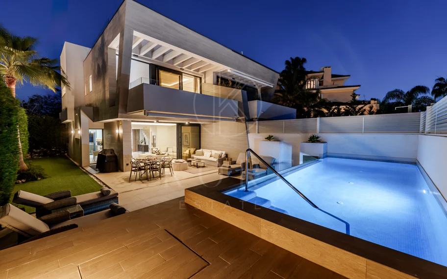 Villa pareada contemporánea exclusiva junto a la playa
