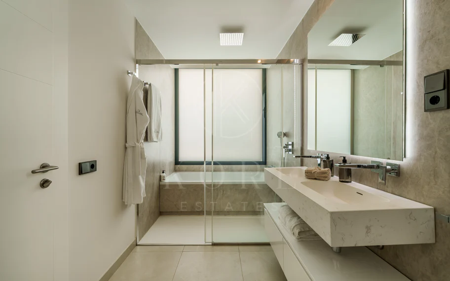 Villa pareada contemporánea exclusiva junto a la playa
