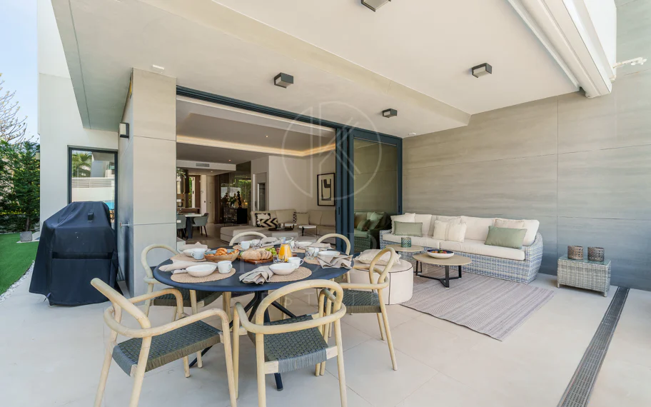 Villa pareada contemporánea exclusiva junto a la playa