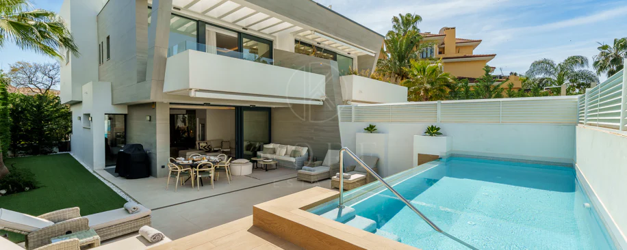 Villa pareada contemporánea exclusiva junto a la playa