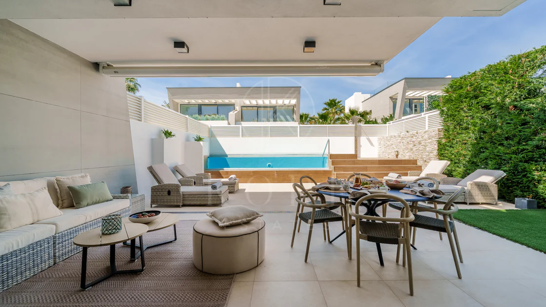 Villa pareada contemporánea exclusiva junto a la playa