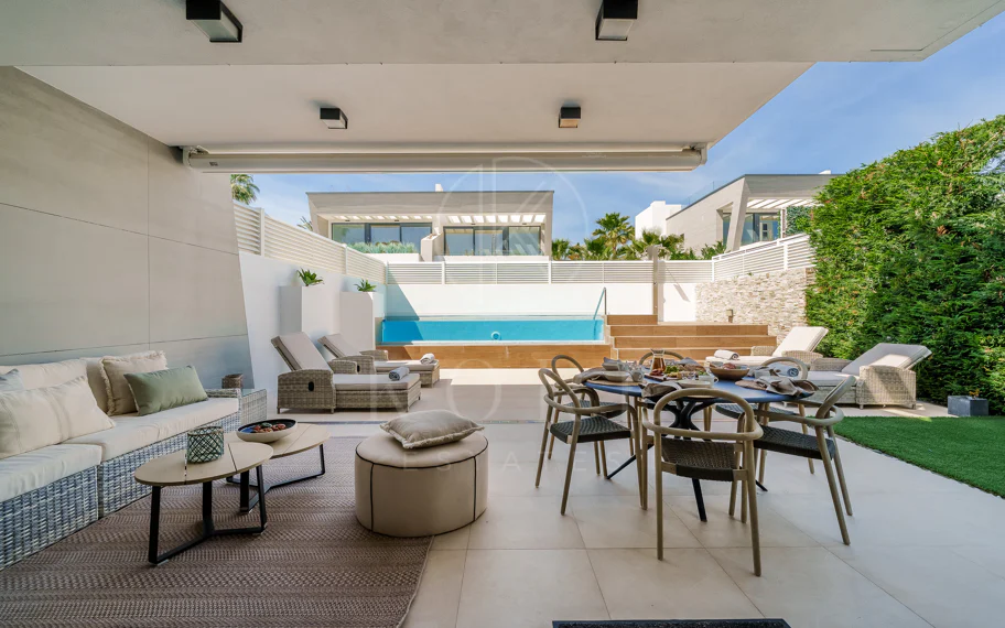 Villa pareada contemporánea exclusiva junto a la playa