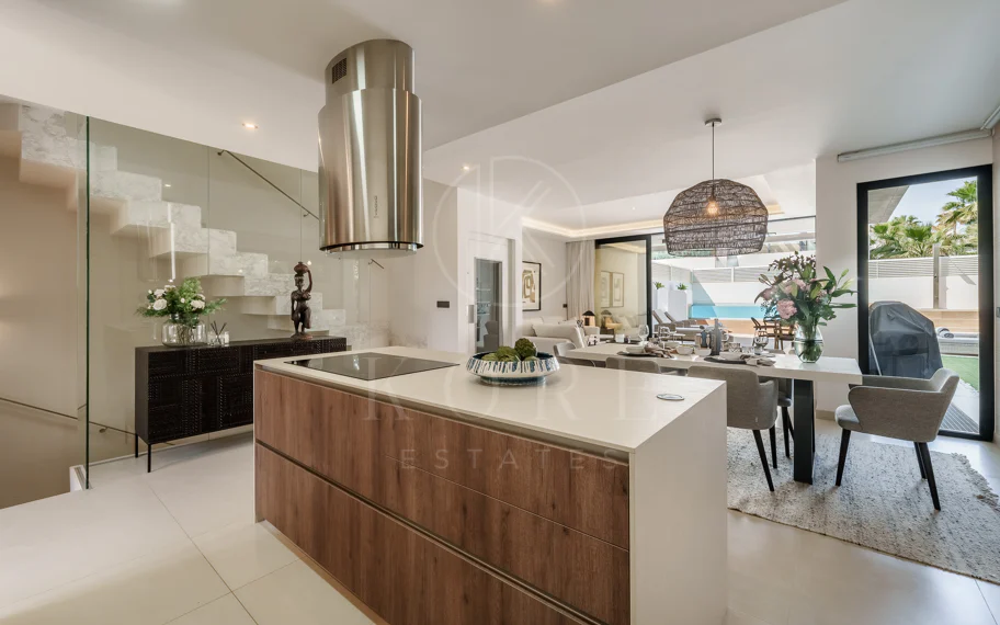 Villa pareada contemporánea exclusiva junto a la playa
