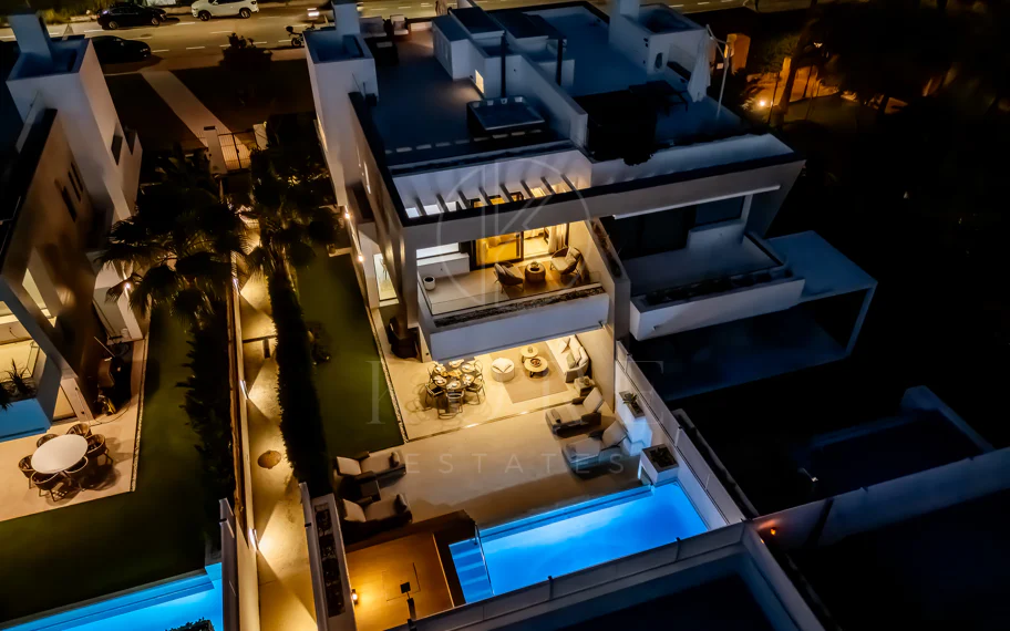 Villa pareada contemporánea exclusiva junto a la playa