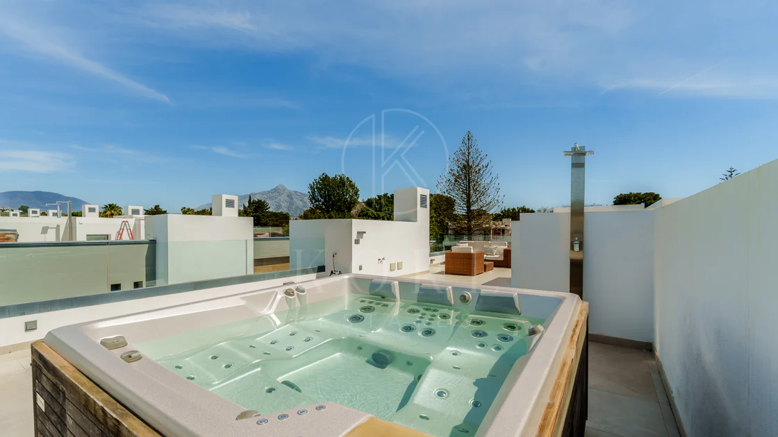 Villa pareada contemporánea exclusiva junto a la playa