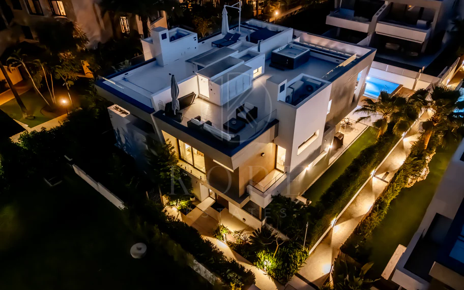 Villa pareada contemporánea exclusiva junto a la playa