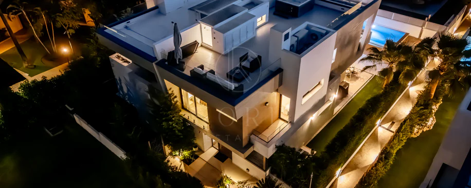 Villa pareada contemporánea exclusiva junto a la playa