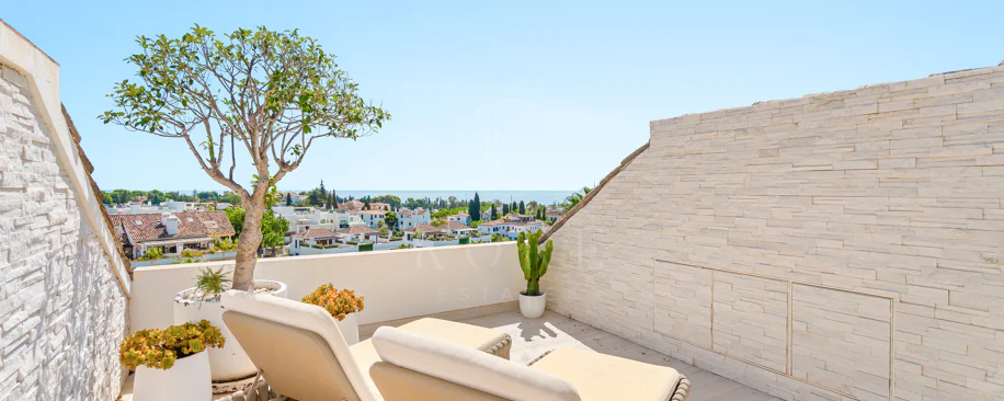 Ático Dúplex Reformado en Monte Paraíso, Milla de Oro de Marbella