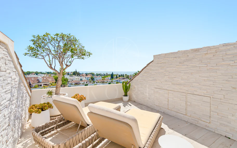 Ático Dúplex Reformado en Monte Paraíso, Milla de Oro de Marbella