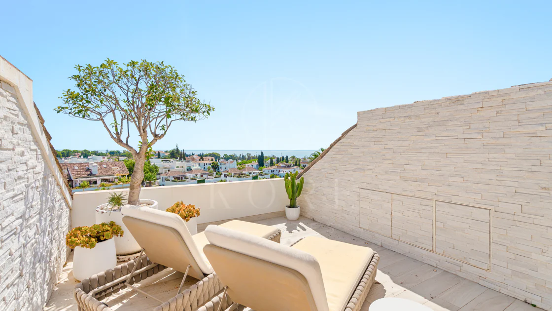 Ático Dúplex Reformado en Monte Paraíso, Milla de Oro de Marbella