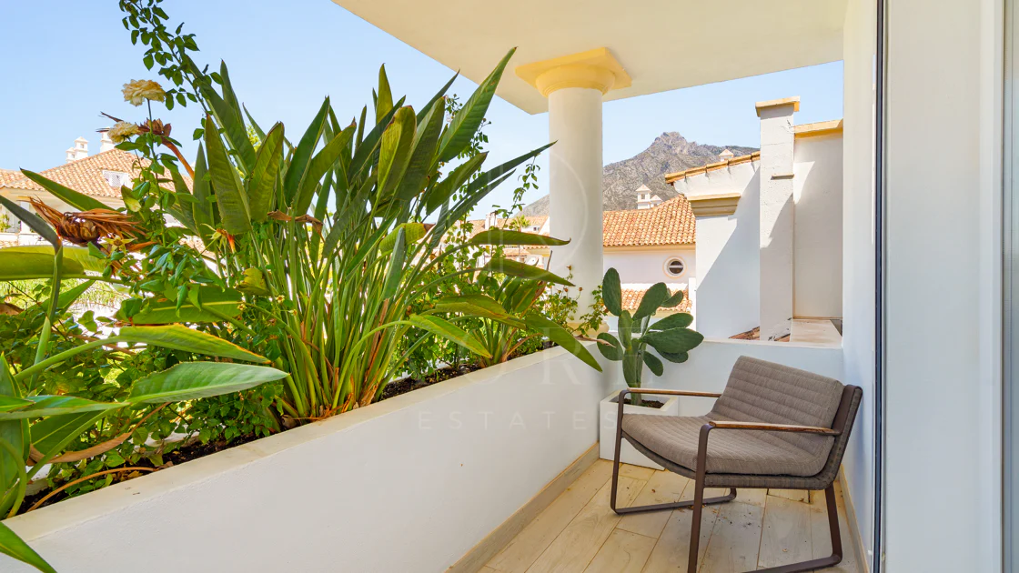 Ático Dúplex Reformado en Monte Paraíso, Milla de Oro de Marbella