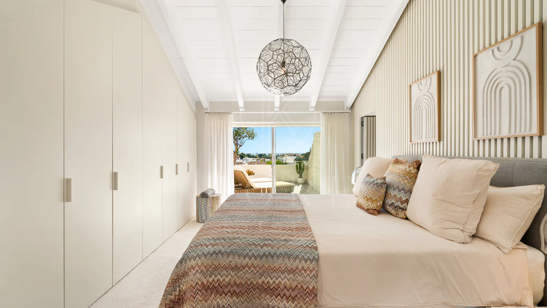 Ático Dúplex Reformado en Monte Paraíso, Milla de Oro de Marbella