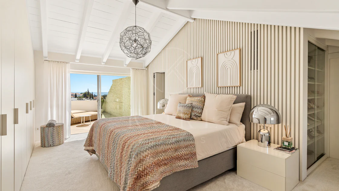 Ático Dúplex Reformado en Monte Paraíso, Milla de Oro de Marbella