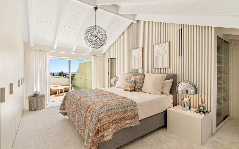 Ático Dúplex Reformado en Monte Paraíso, Milla de Oro de Marbella