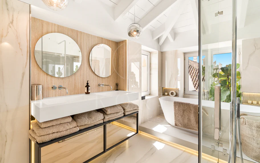 Ático Dúplex Reformado en Monte Paraíso, Milla de Oro de Marbella