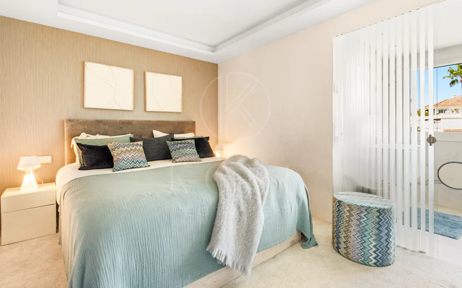 Ático Dúplex Reformado en Monte Paraíso, Milla de Oro de Marbella