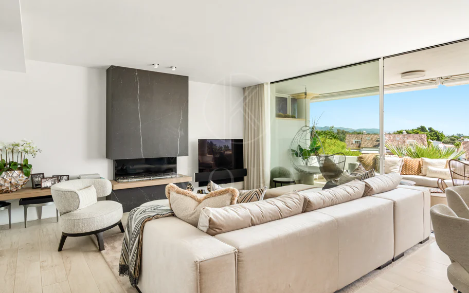 Ático Dúplex Reformado en Monte Paraíso, Milla de Oro de Marbella