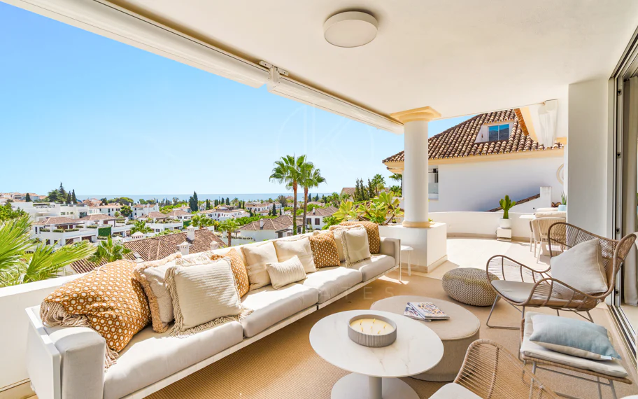 Ático Dúplex Reformado en Monte Paraíso, Milla de Oro de Marbella
