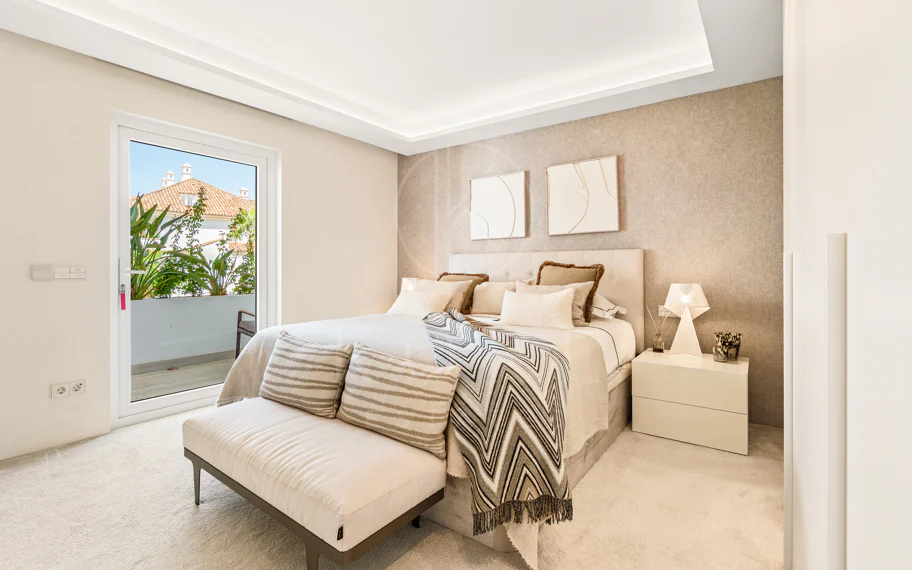 Ático Dúplex Reformado en Monte Paraíso, Milla de Oro de Marbella