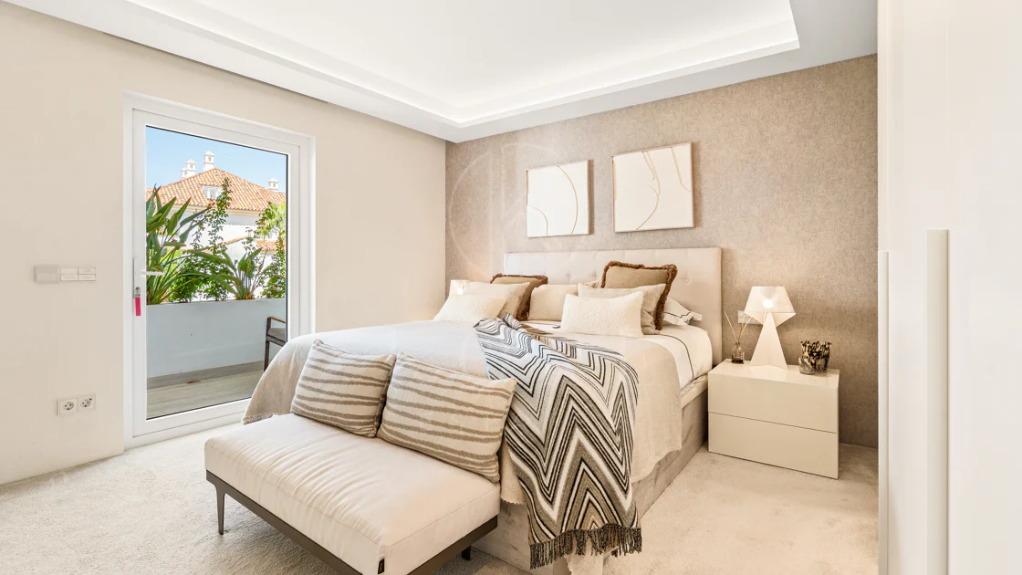Ático Dúplex Reformado en Monte Paraíso, Milla de Oro de Marbella