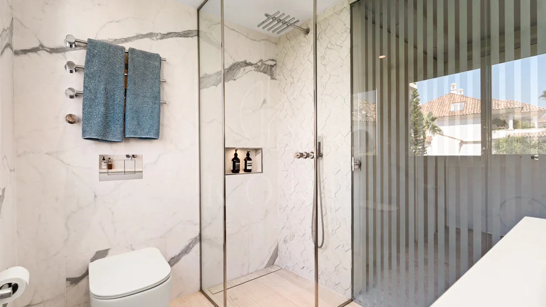 Ático Dúplex Reformado en Monte Paraíso, Milla de Oro de Marbella