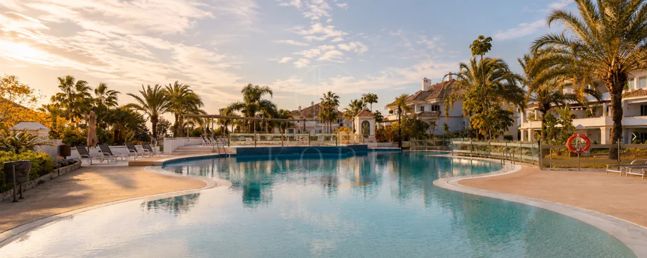 Ático Dúplex Reformado en Monte Paraíso, Milla de Oro de Marbella