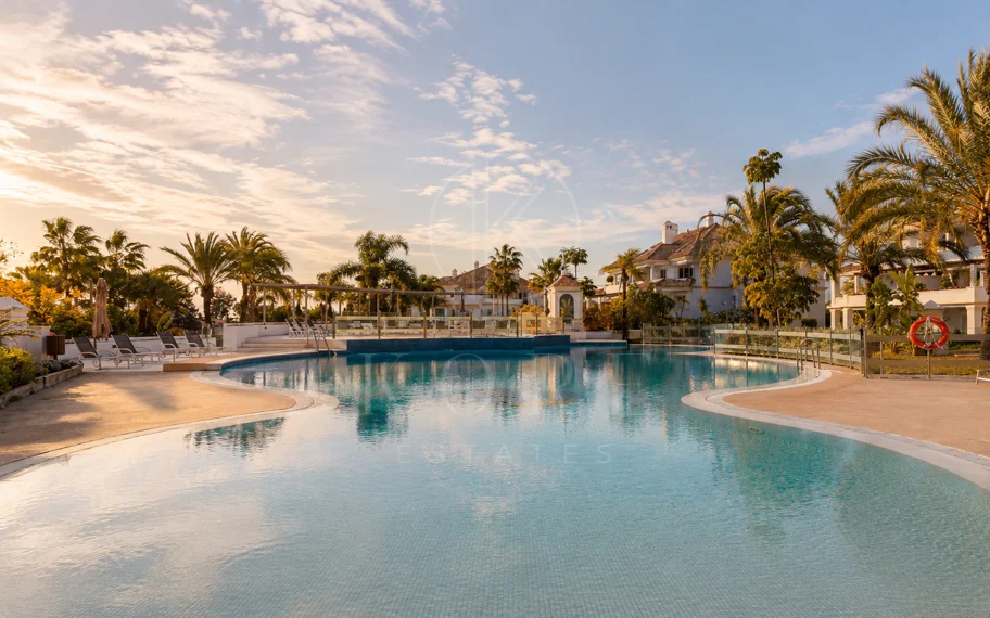 Ático Dúplex Reformado en Monte Paraíso, Milla de Oro de Marbella