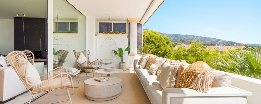 Ático Dúplex Reformado en Monte Paraíso, Milla de Oro de Marbella