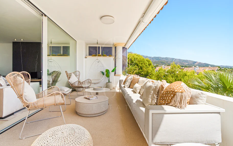 Ático Dúplex Reformado en Monte Paraíso, Milla de Oro de Marbella