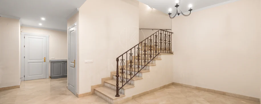 Elegant Villa For Sale in Nueva Andalucia, Marbella