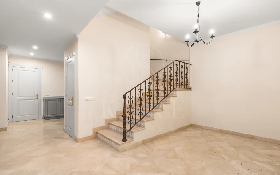 Elegante Villa En Venta en Nueva Andalucia, Marbella