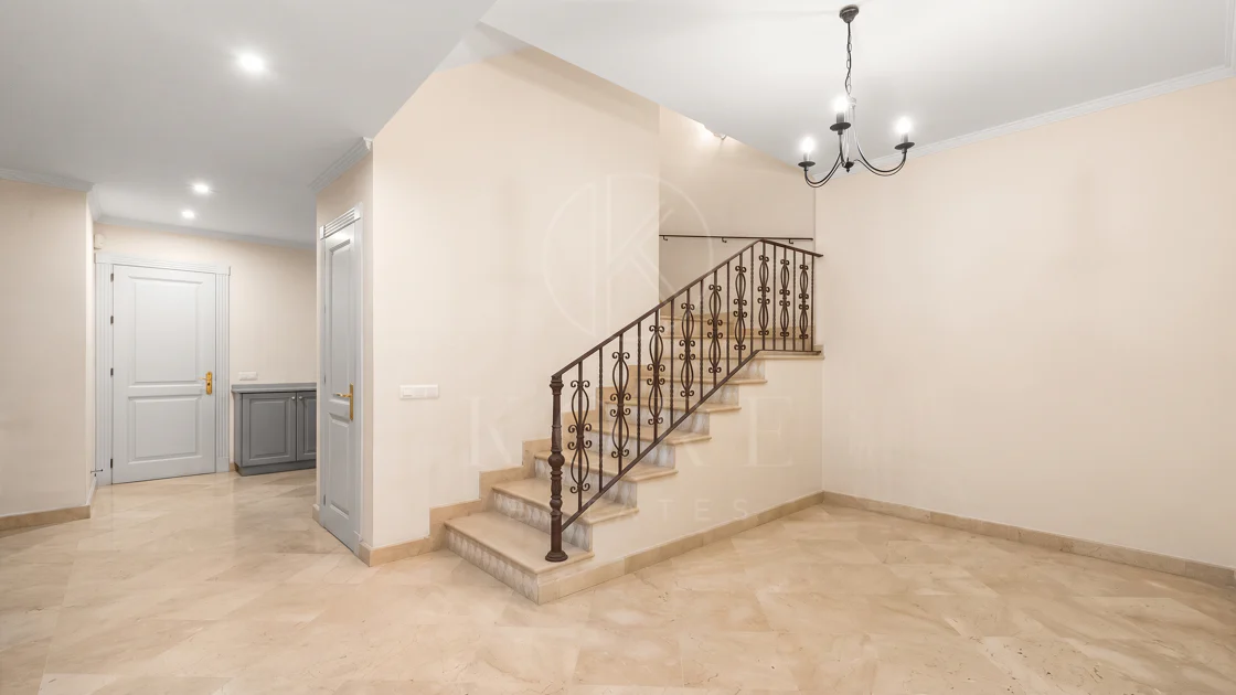 Elegant Villa For Sale in Nueva Andalucia, Marbella