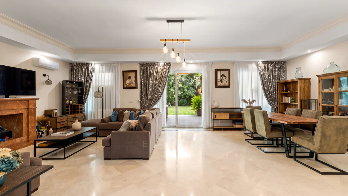 Elegant Villa For Sale in Nueva Andalucia, Marbella