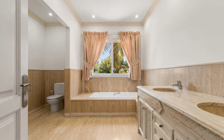 Elegante Villa En Venta en Nueva Andalucia, Marbella