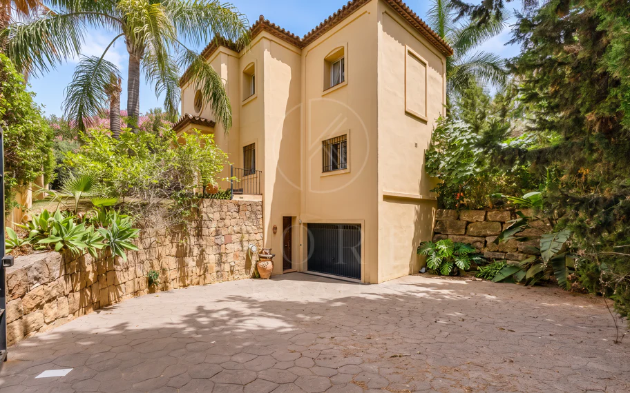 Elegante Villa En Venta en Nueva Andalucia, Marbella