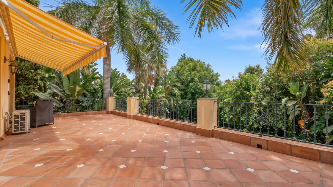 Elegant Villa For Sale in Nueva Andalucia, Marbella