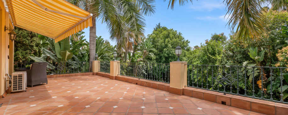 Elegant Villa For Sale in Nueva Andalucia, Marbella