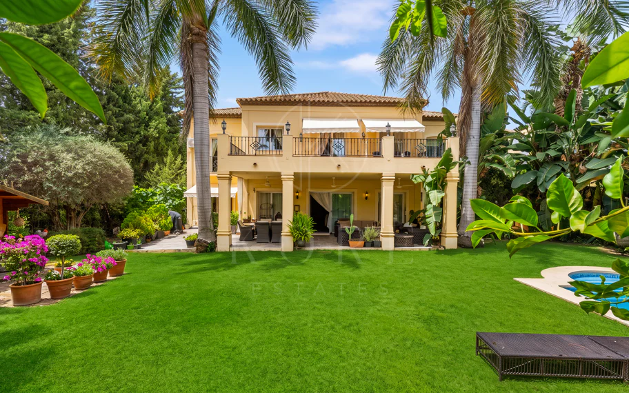 Elegante Villa En Venta en Nueva Andalucia, Marbella