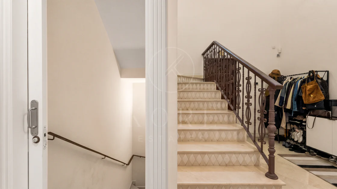 Elegant Villa For Sale in Nueva Andalucia, Marbella