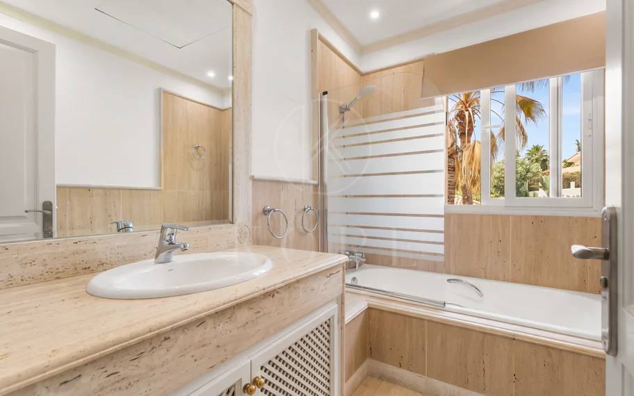 Elegante Villa En Venta en Nueva Andalucia, Marbella