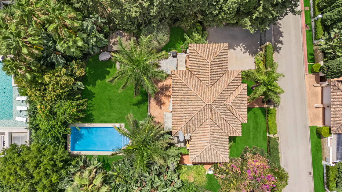 Elegant Villa For Sale in Nueva Andalucia, Marbella