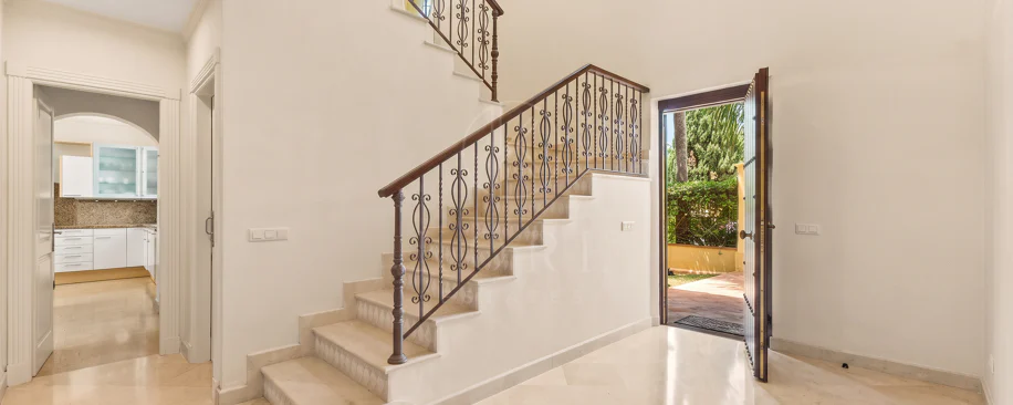 Elegant Villa For Sale in Nueva Andalucia, Marbella