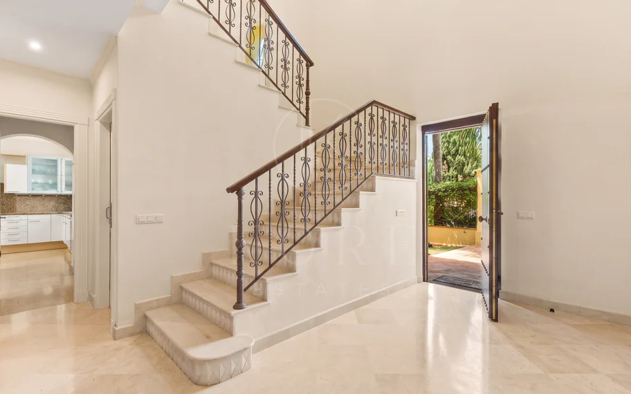 Elegante Villa En Venta en Nueva Andalucia, Marbella