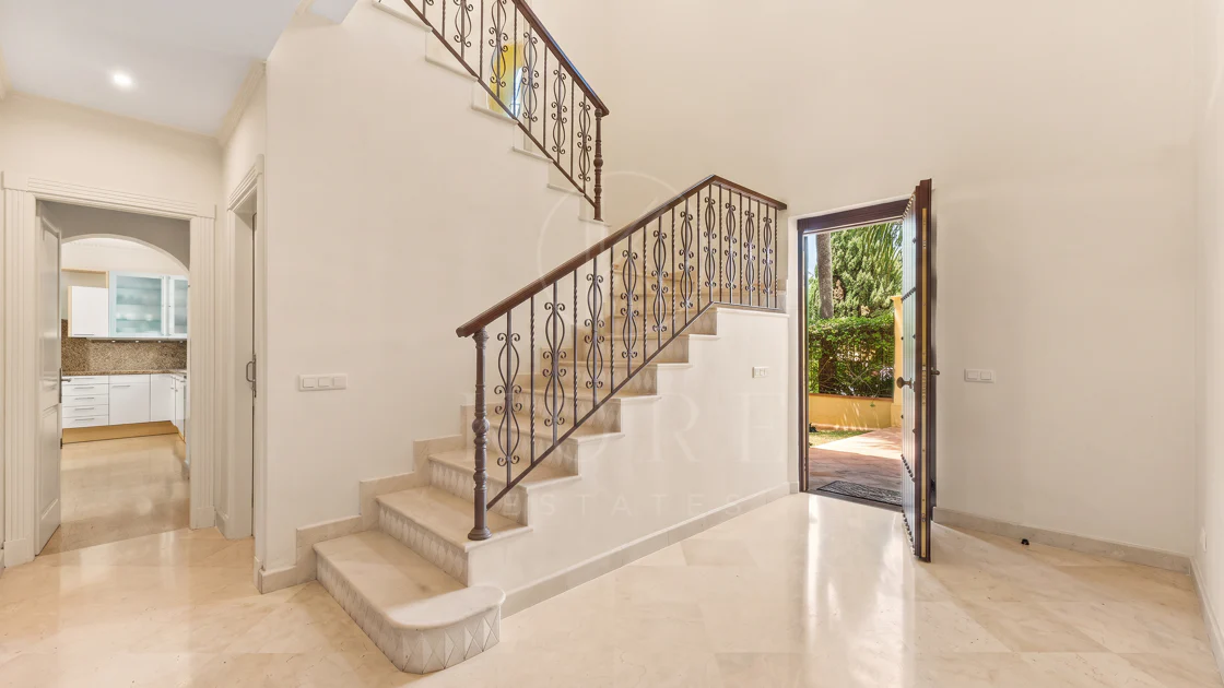 Elegant Villa For Sale in Nueva Andalucia, Marbella