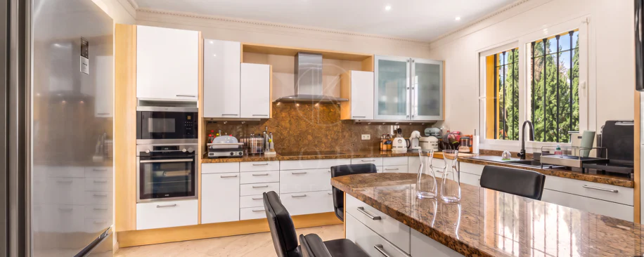 Elegant Villa For Sale in Nueva Andalucia, Marbella